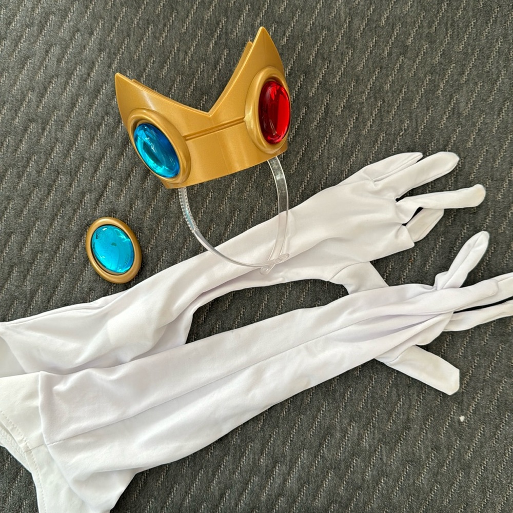 Princess Peach gloves, crown, and jewel